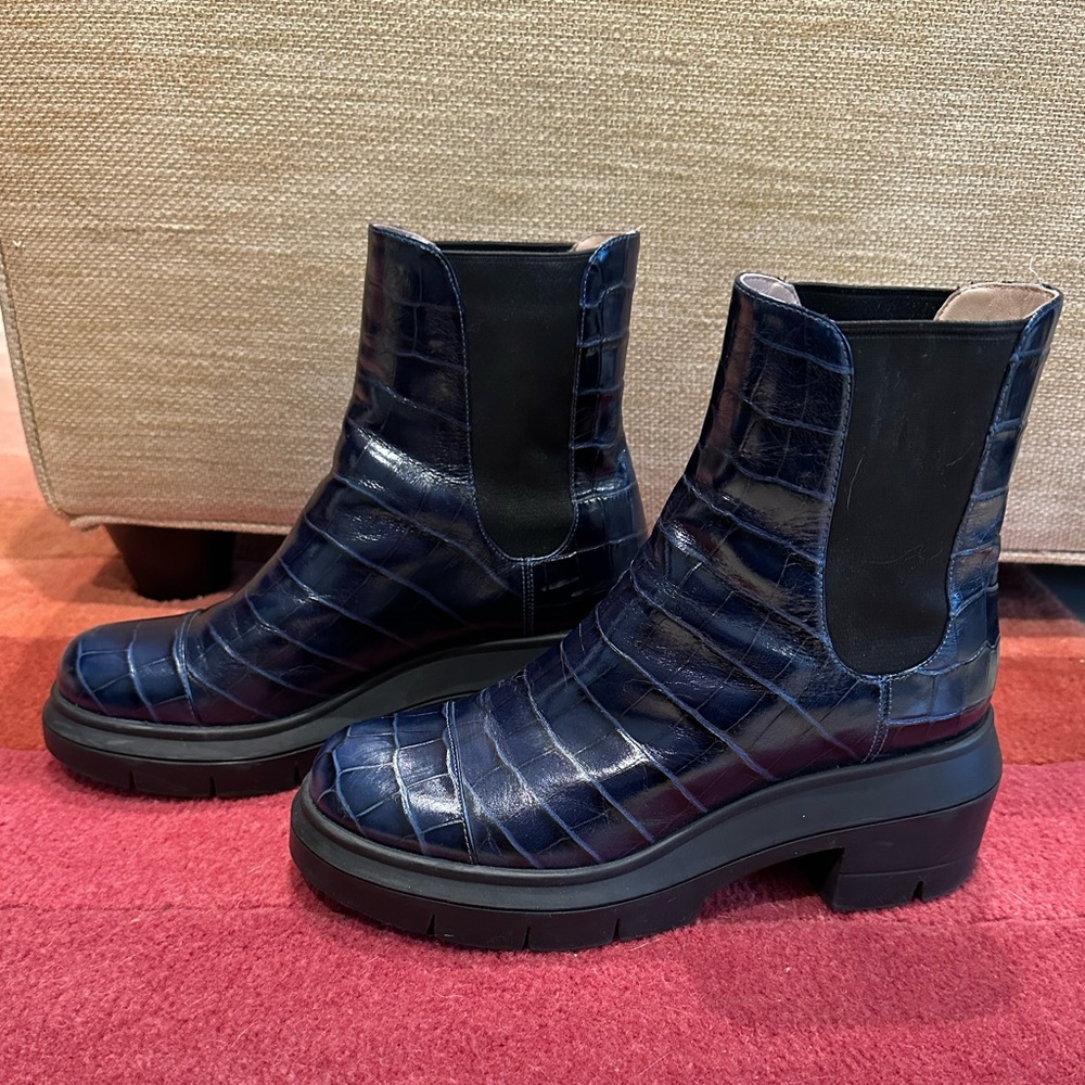 Stuart Weitzman ankle booties in blue croc with wedge and heel SIZE 8